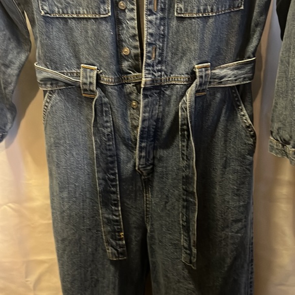 Levi’s cropped jumpsuit with tie waist - Picture 3 of 5